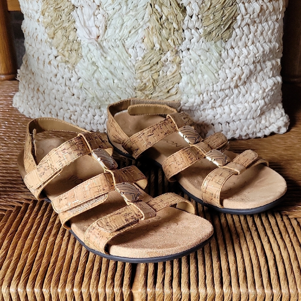 Vionic Amber cork sandal, size 7